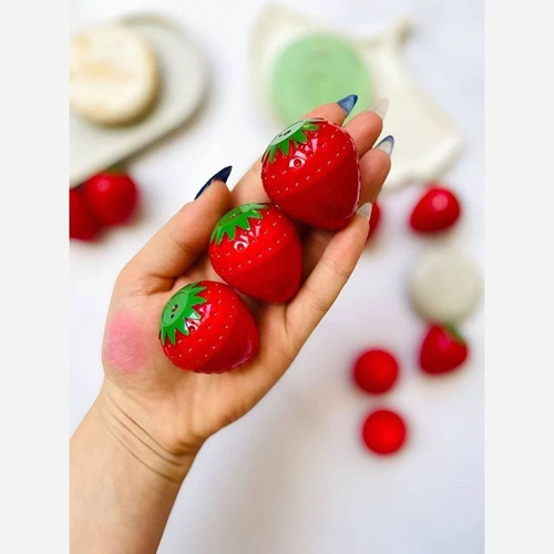 بالم لب توت فرنگی