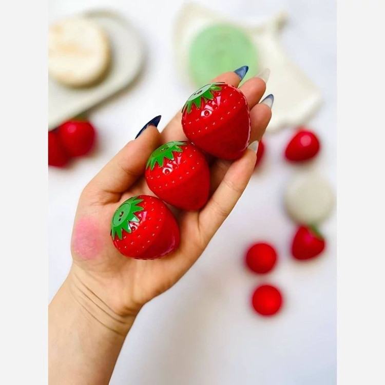 بالم لب توت فرنگی