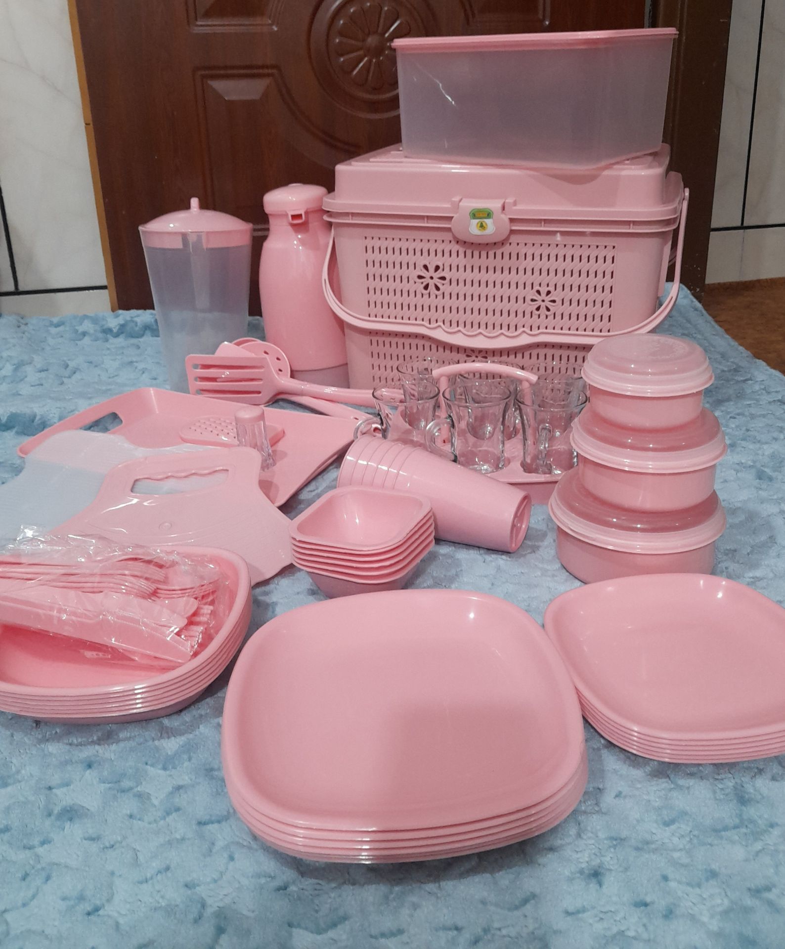 سرویس ۹۰تیکه ۶نفره کامل رنگبندی صورتی و طوسی