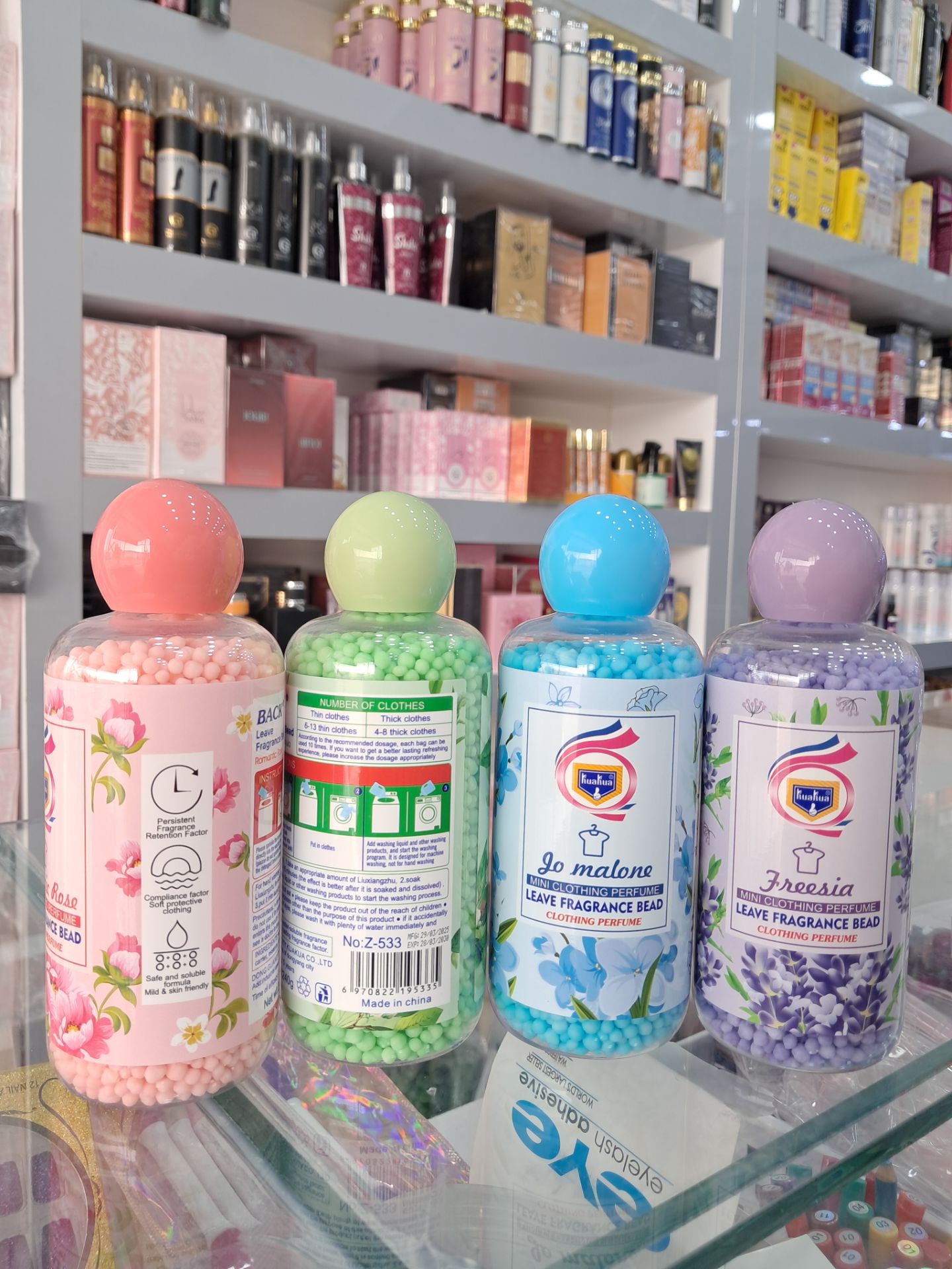 خوشبو کننده لباس در لباس شویی 250گرمی